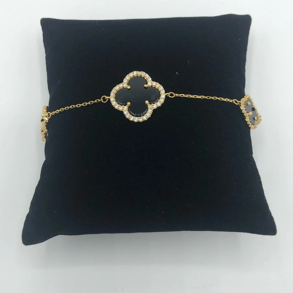 Onyx Clover Bracelet - Picture 9 of 12